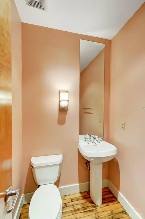 Bath - 26 Sixth St #501, Cincinnati, OH 45202 photo 2 of 10