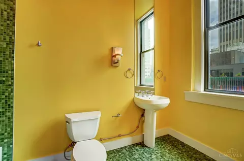 Bath - 26 Sixth St #501, Cincinnati, OH 45202 photo 8 of 10