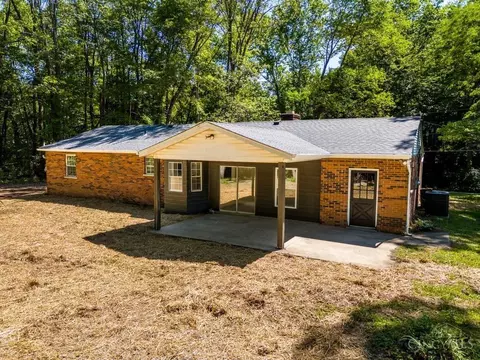 Exterior - 4185 Dixie Dr, Cincinnati, OH 45245 photo 5 of 11