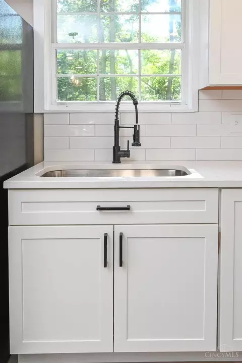 Kitchen - 4185 Dixie Dr, Cincinnati, OH 45245 photo 4 of 4