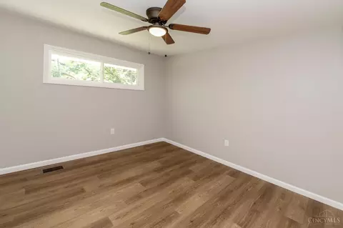 8664 Balboa Dr, Cincinnati, OH 45231 photo 17