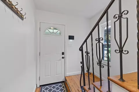 Entry Way - 6232 Rogers Park, Cincinnati, OH 45213 photo 1 of 6