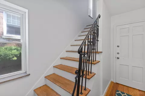 Entry Way - 6232 Rogers Park, Cincinnati, OH 45213 photo 2 of 6