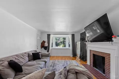 Living - 6232 Rogers Park, Cincinnati, OH 45213 photo 3 of 4