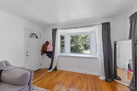 Entry Way - 6232 Rogers Park, Cincinnati, OH 45213 photo 6 of 6