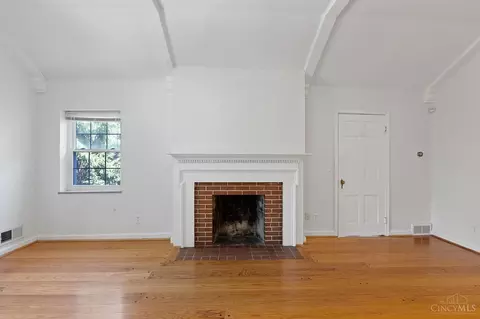 Living - 6232 Rogers Park, Cincinnati, OH 45213 photo 2 of 4