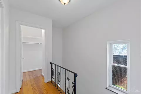 Entry Way - 6232 Rogers Park, Cincinnati, OH 45213 photo 4 of 6