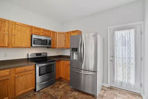863 Anson Dr, Cincinnati, OH 45245 photo 3
