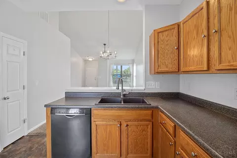 863 Anson Dr, Cincinnati, OH 45245 photo 5