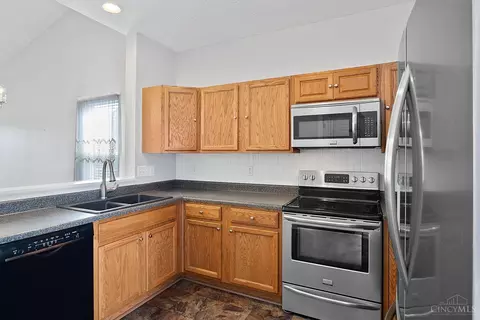863 Anson Dr, Cincinnati, OH 45245 photo 4