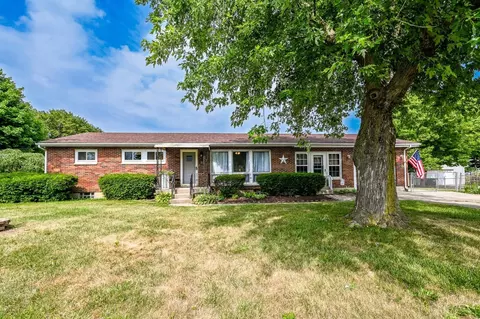 1 Cranewood Dr, Trenton, OH 45067
