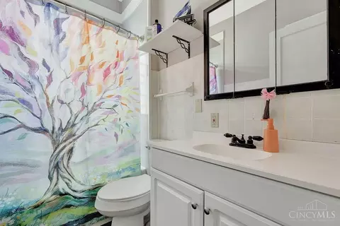 Bath - 1029 Lockman Ave, Cincinnati, OH 45238 photo 1 of 1