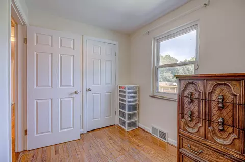 Bedroom - 10614 Mill Rd, Cincinnati, OH 45240 photo 5 of 5