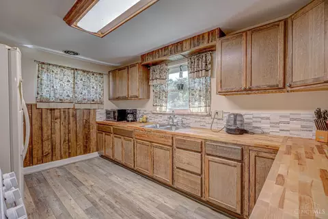 Kitchen - 10614 Mill Rd, Cincinnati, OH 45240 photo 2 of 3