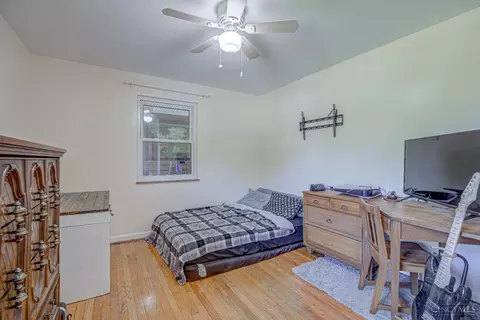 Bedroom - 10614 Mill Rd, Cincinnati, OH 45240 photo 4 of 5