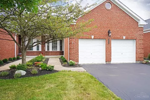 8063 Paddington Ln, Cincinnati, OH 45249