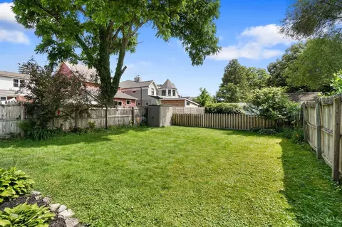 Exterior - 2807 Robertson Ave, Cincinnati, OH 45209 photo 7 of 9