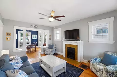 Living - 2807 Robertson Ave, Cincinnati, OH 45209 photo 2 of 3