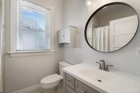 Bath - 2807 Robertson Ave, Cincinnati, OH 45209 photo 1 of 5
