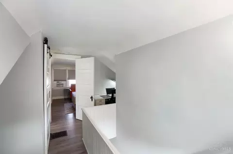 Entry Way - 2807 Robertson Ave, Cincinnati, OH 45209 photo 1 of 2