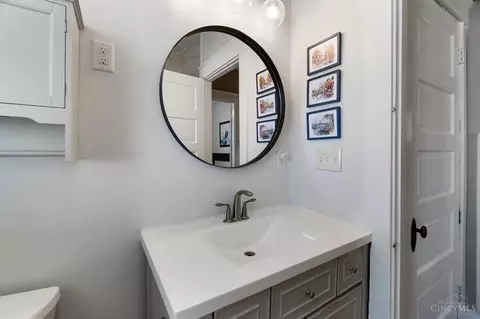 Bath - 2807 Robertson Ave, Cincinnati, OH 45209 photo 2 of 5