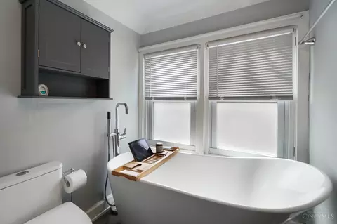 Bath - 2807 Robertson Ave, Cincinnati, OH 45209 photo 4 of 5