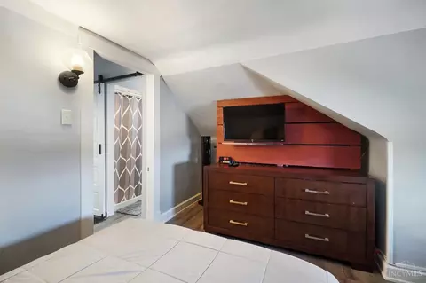 Bedroom - 2807 Robertson Ave, Cincinnati, OH 45209 photo 5 of 5