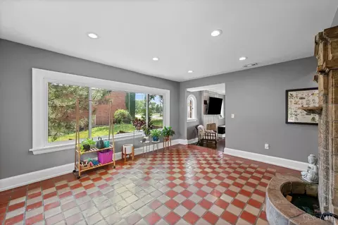 Entry Way - 4788 Reading Rd, Cincinnati, OH 45237 photo 9 of 15