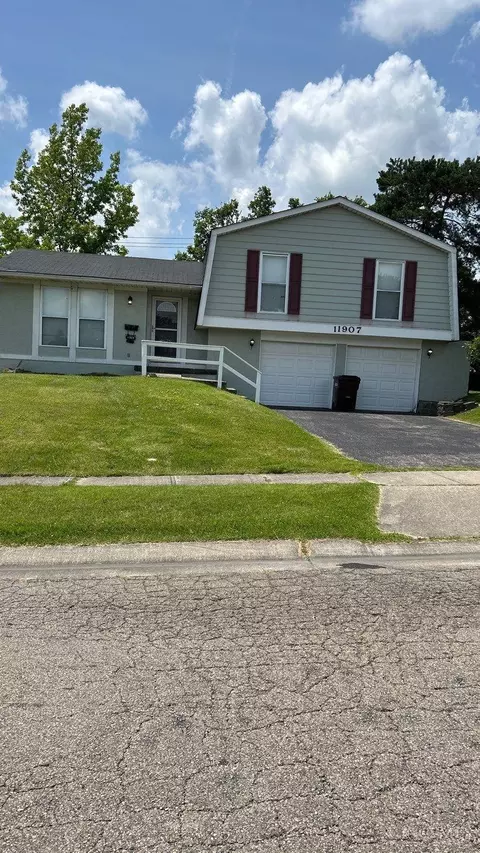 11907 Hitchcock Dr, Forest Park, OH 45240