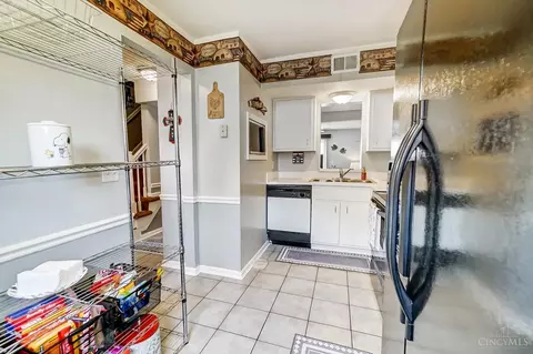 Kitchen - 22 Courthouse Grn, Batavia, OH 45103 photo 3 of 4