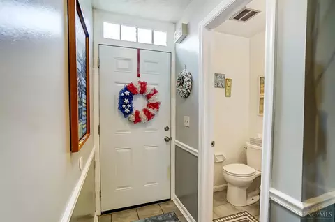 Entry Way - 22 Courthouse Grn, Batavia, OH 45103 photo 1 of 3