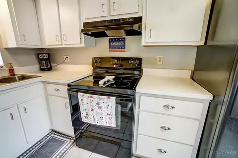Kitchen - 22 Courthouse Grn, Batavia, OH 45103 photo 4 of 4