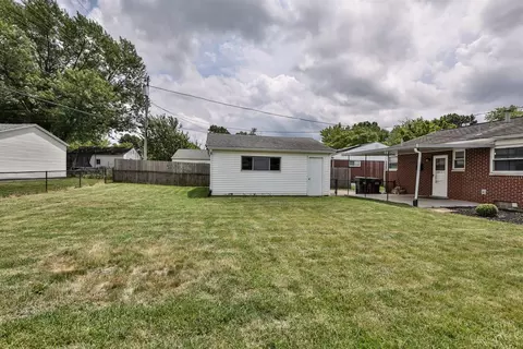 Exterior - 3390 Blocker Dr, Kettering, OH 45420 photo 7 of 8