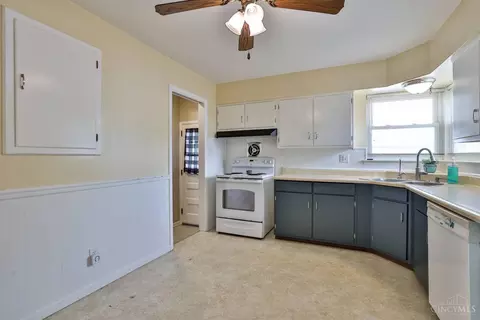 Kitchen - 3390 Blocker Dr, Kettering, OH 45420 photo 1 of 3
