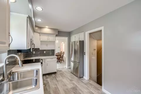 3030 Westbrook Dr, Cincinnati, OH 45238 photo 13