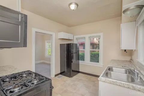 Kitchen - 6413 Plainfield Rd, Cincinnati, OH 45213 photo 2 of 2