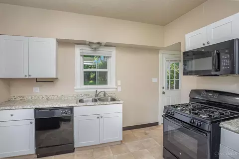 Kitchen - 6413 Plainfield Rd, Cincinnati, OH 45213 photo 1 of 2