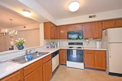 3984 Maplecove Ln #C, Cincinnati, OH 45255 photo 13