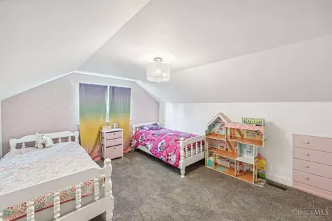 Bedroom - 4138 Mclean Dr, Cincinnati, OH 45255 photo 6 of 9