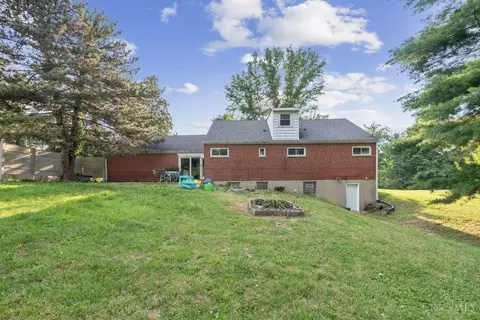 Exterior - 4138 Mclean Dr, Cincinnati, OH 45255 photo 3 of 7