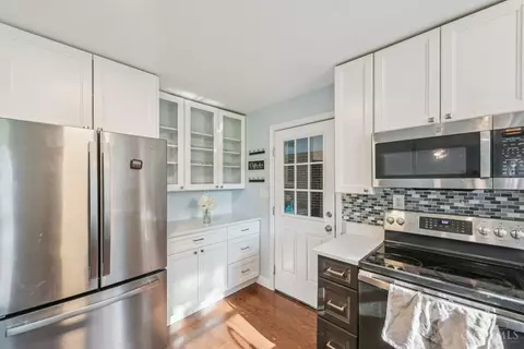 Kitchen - 4138 Mclean Dr, Cincinnati, OH 45255 photo 4 of 4