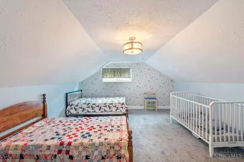 Bedroom - 4138 Mclean Dr, Cincinnati, OH 45255 photo 7 of 9