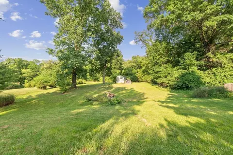 Exterior - 4138 Mclean Dr, Cincinnati, OH 45255 photo 6 of 7
