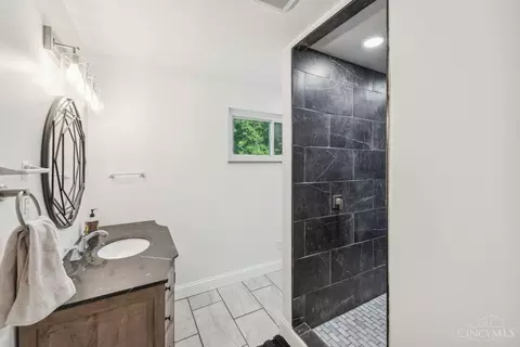 Bath - 4138 Mclean Dr, Cincinnati, OH 45255 photo 1 of 4