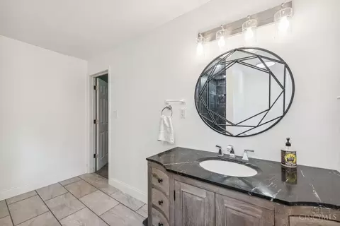 Bath - 4138 Mclean Dr, Cincinnati, OH 45255 photo 3 of 4