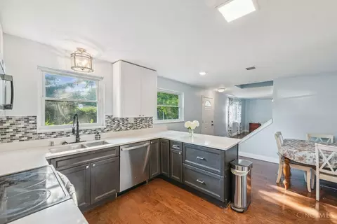 Kitchen - 4138 Mclean Dr, Cincinnati, OH 45255 photo 3 of 4
