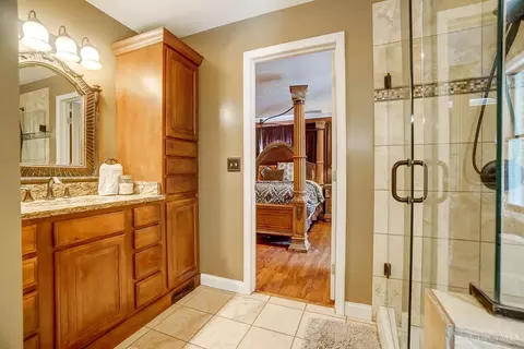 Bath - 2800 Mcintire Rd, Morrow, OH 45152 photo 3 of 10