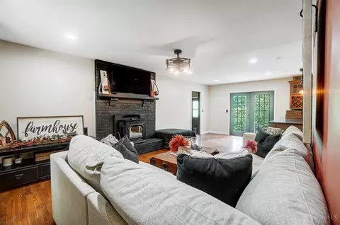 Living - 2800 Mcintire Rd, Morrow, OH 45152 photo 2 of 4