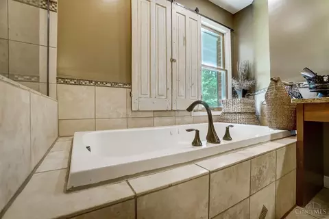 Bath - 2800 Mcintire Rd, Morrow, OH 45152 photo 5 of 10