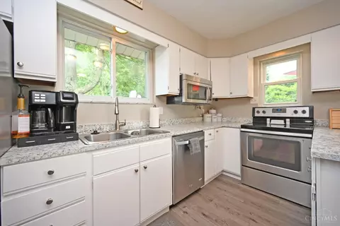 4451 Pinecroft Dr, Cincinnati, OH 45211 photo 16